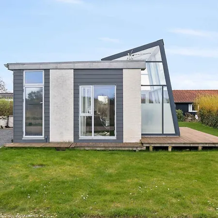 Modern Summer House With Fantastic Skylight *