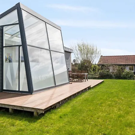 Modern Summer House With Fantastic Skylight Prázdninový dům *